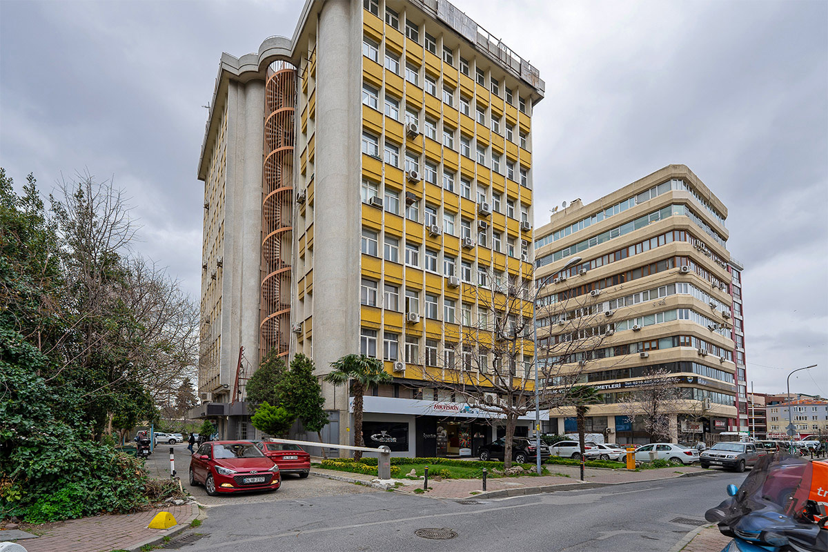 KADIKÖY SÖĞÜTLÜÇEŞME İŞ HANI`NDA KİRALIK OFİS