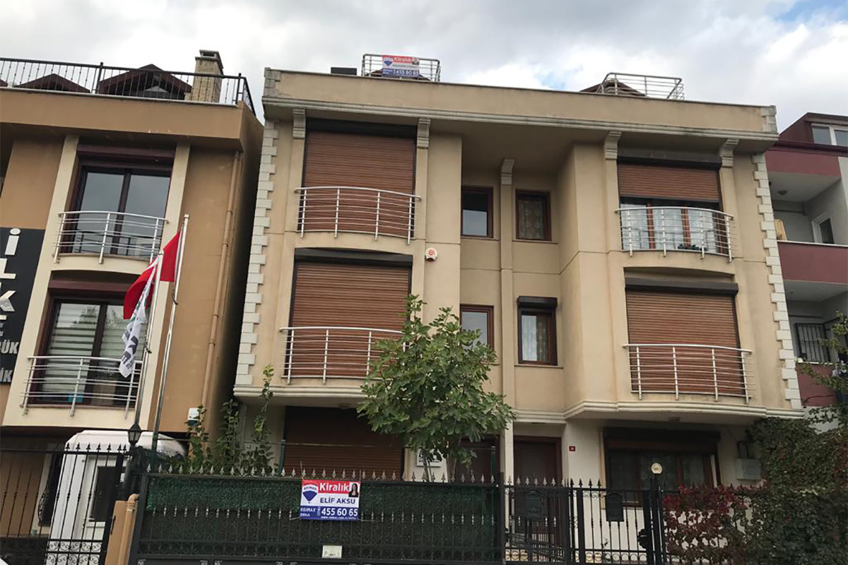 ATAKENT MAHALLESİNDE MÜSTAKİL ÖN VE ARKA BAHÇELİ 4 KATLI KİRALIK İŞYERİ