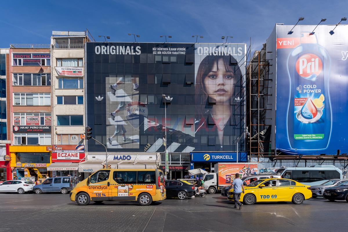 KADIKÖY RIHTIM CADDESİ DENİZ MANZARALI 2+1 EŞYALI SATILIK OFİS